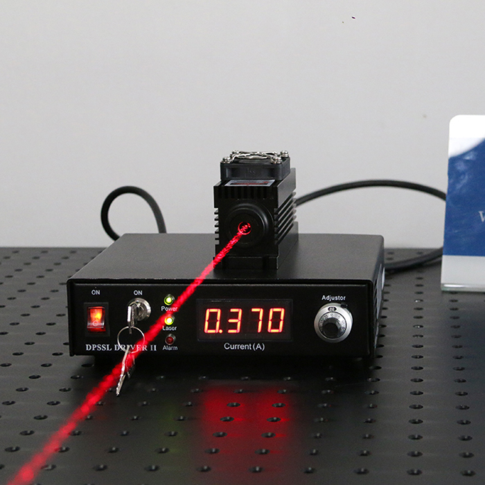 633nm±1nm 100mW Single-mode ليزر أشباه الموصلات Ellipse Spot Near TEM00 Laser